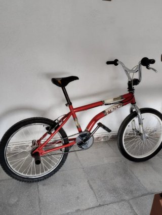 Bicicleta BMX Roja