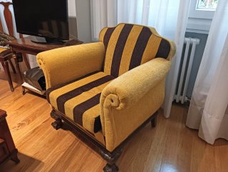 Sillón antiguo tapizado