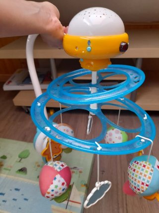 Móvil Fisher Price con música y luces