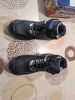 Botas de seguridad Anibal negras y grises
