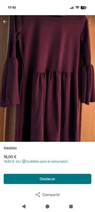 Vestido morado con mangas acampanadas