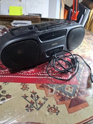 Radio Cassette Sanyo Negra