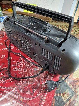 Radio Cassette Sanyo Negra
