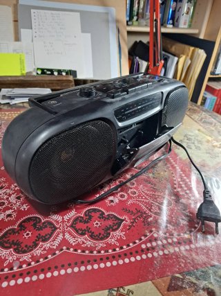 Radio Cassette Sanyo Negra