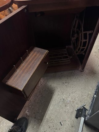 Máquina de coser ALFA con mueble