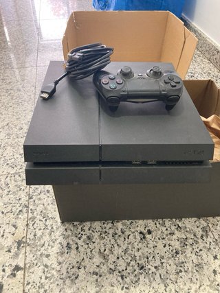 PS4 (Playstation 4) Negra + Mando