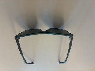 Gafas de sol Lacoste negras y verdes