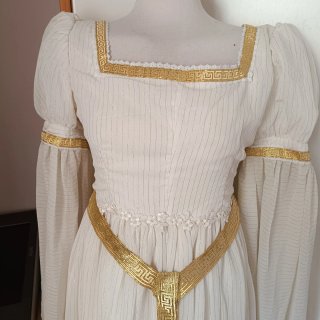 Vestido Medieval Blanco y Dorado
