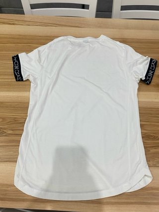 Camiseta Bershka blanca hombre con detalles negros