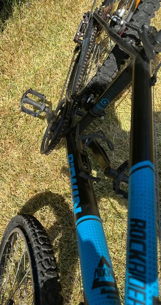 Bicicleta B'TWIN de montaña azul y negra