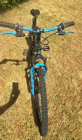 Bicicleta B'TWIN de montaña azul y negra