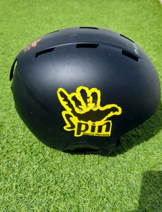 Casco de esquí negro
