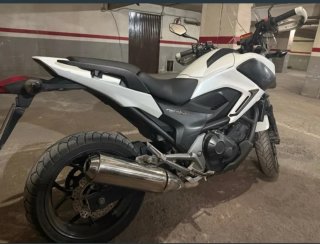 Moto Adventure Negra y Blanca
