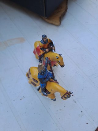 2 Soldatini Cavallo Medievale