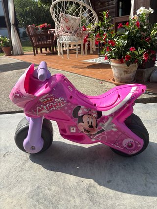 Moto Minnie Mouse niña