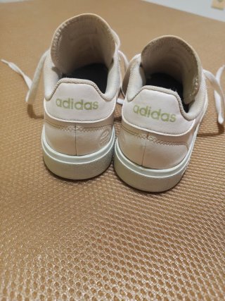 Zapatillas Adidas Mujer Blancas y Doradas