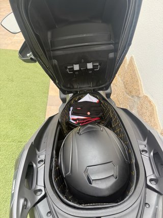 Honda ADV 350 Maxi-scooter Gris