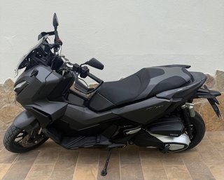 Honda ADV 350 Maxi-scooter Gris