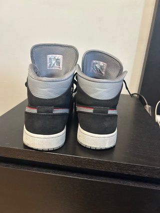 Zapatillas Jordan Negras y Rojas