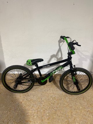Bicicleta BMX Outcast Negra y Verde