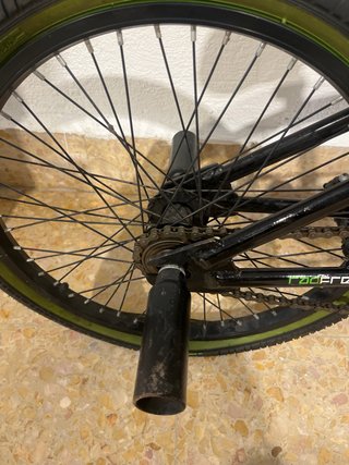 Bicicleta BMX Outcast Negra y Verde