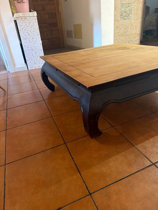 Mesa baja grande de madera maciza