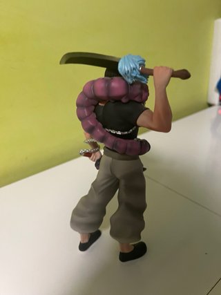 Figura Toji Fushiguro con gusano y espada