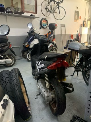 Yamaha Moto 49cc Scooter Negra