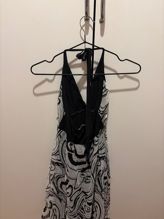Vestido halter estampado blanco y negro