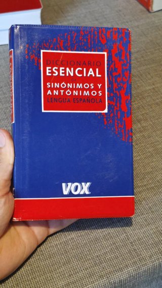 Diccionario español y sinonimos y antonimos. sm.