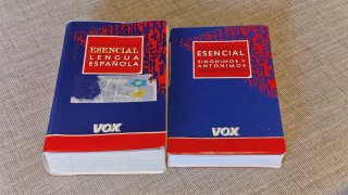 Diccionario español y sinonimos y antonimos. sm.
