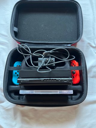 Nintendo Switch + Accesorios y 2 Juegos