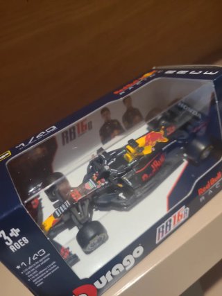 Burago 1/43 Max Verstappen/Sergio Perez RB16