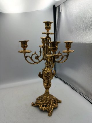 PAREJA DE CANDELABROS DE BRONCE DORADO
