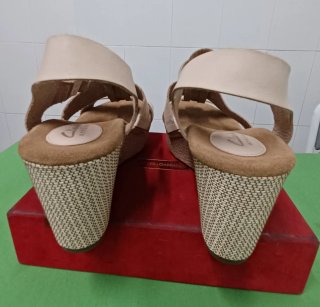 Sandalias Clarks Beige Tiras