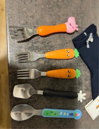 Cubiertos y calcetines infantiles
