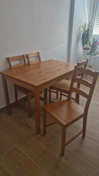 Mesa comedor y 4 sillas madera