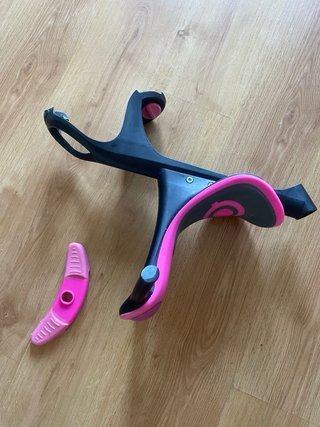 Sillín Patinete Globber Rosa y Negro