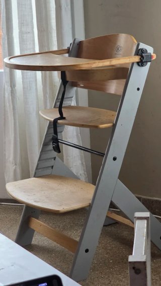 Silla de madera para bebé