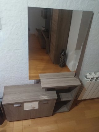 Mueble de entrada con espejo