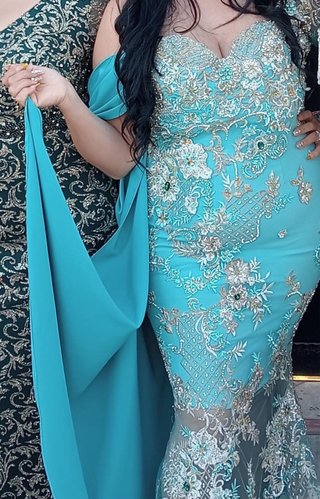 Vestido de fiesta turquesa y dorado