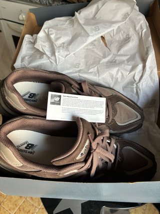 New Balance 9060 Marrón