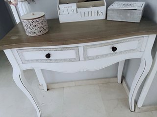 Consola vintage blanca estilo clásico.Negociable
