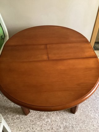 Mesa redonda extensible de madera maciza, 399 €