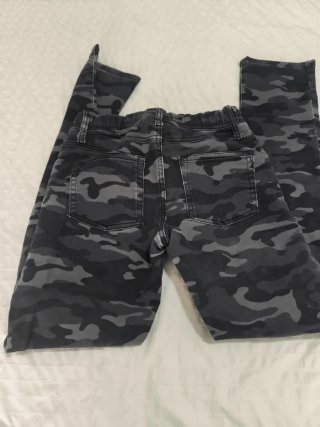 Pantalón camuflado GAP. Importado. Talle xxl niño