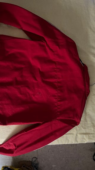 Chaqueta corta Bershka roja y blanca