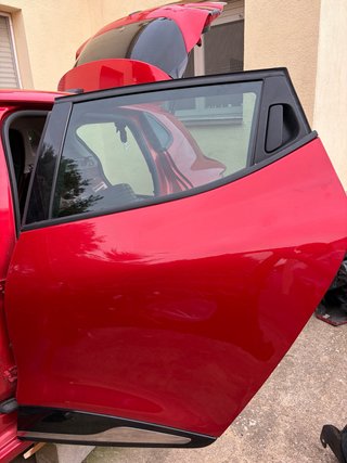 Puerta Trasera Izquierda Roja Clio IV
