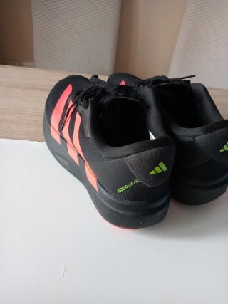 Zapatillas Adidas Negras y Rojas