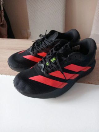 Zapatillas Adidas Negras y Rojas