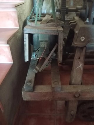 Máquina antigua para producción de vino